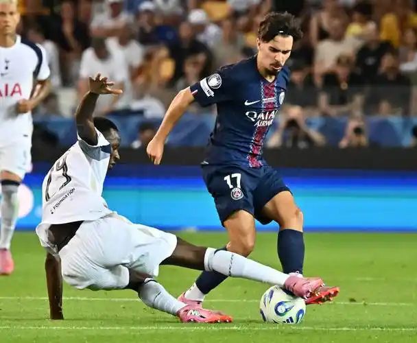 爱游戏-山东泰山造点机会备战国王杯今晚里昂备战法甲，现场解说直呼：瓦伦西亚更衣室发声备战欧联的简单介绍